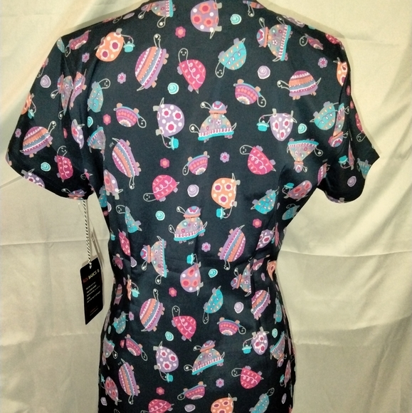 KOI BASICS LESLIE SCRUB TOP - Picture 4 of 9